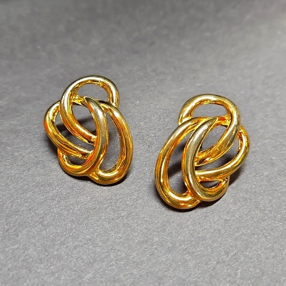 Vintage Jewelry - vintage gold tone earrings